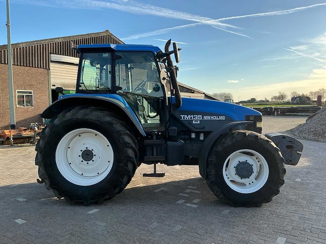 2002 new holland tm135 vierwielaangedreven landbouwtractor - afbeelding 37 van  40