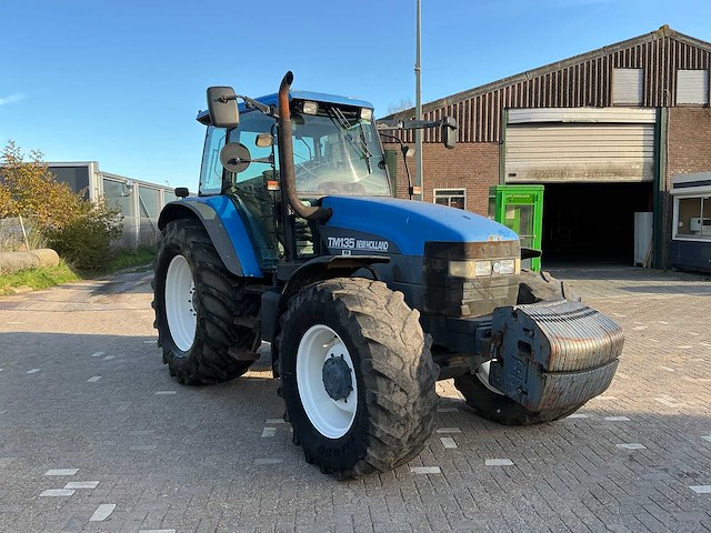 2002 new holland tm135 vierwielaangedreven landbouwtractor - afbeelding 38 van  40