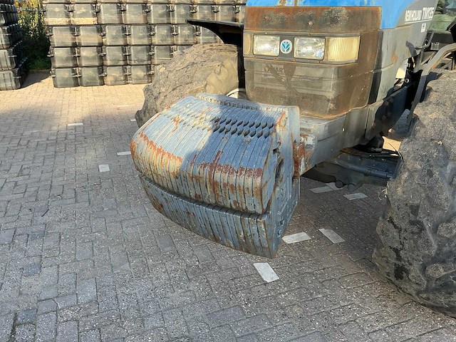 2002 new holland tm135 vierwielaangedreven landbouwtractor - afbeelding 40 van  40