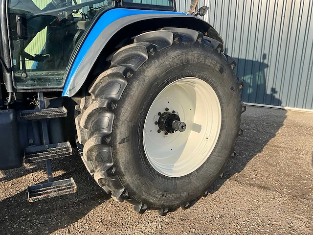 2002 new holland tm165 vierwielaangedreven landbouwtractor - afbeelding 18 van  42