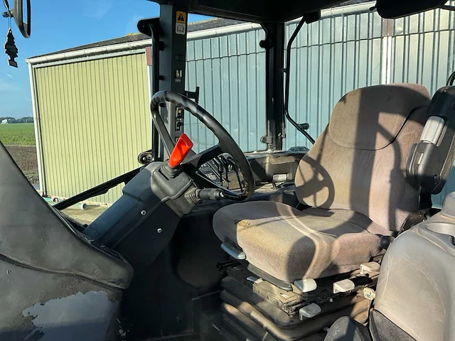 2002 new holland tm165 vierwielaangedreven landbouwtractor - afbeelding 22 van  42