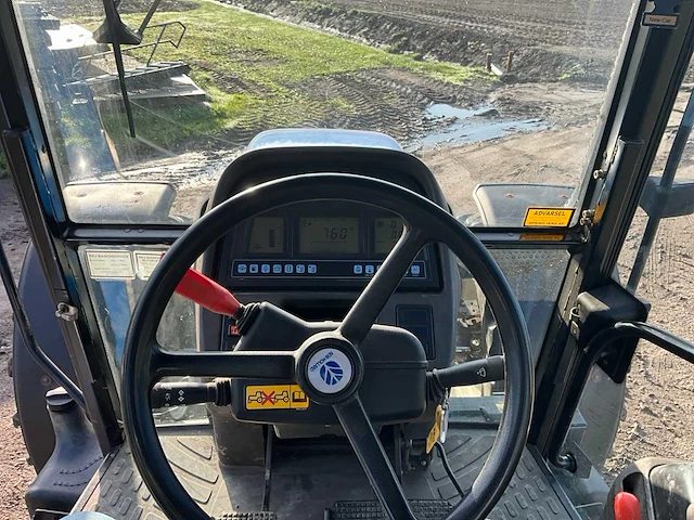 2002 new holland tm165 vierwielaangedreven landbouwtractor - afbeelding 24 van  42