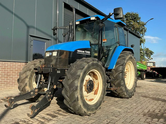 2002 new holland ts100 vierwielaangedreven landbouwtractor - afbeelding 1 van  46
