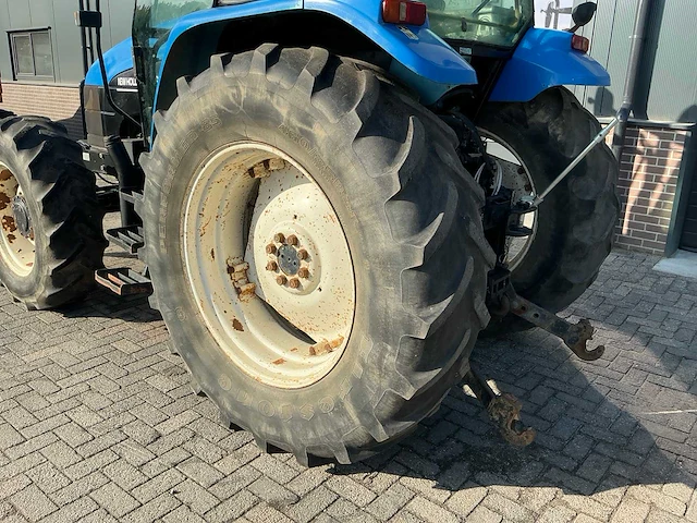 2002 new holland ts100 vierwielaangedreven landbouwtractor - afbeelding 13 van  46
