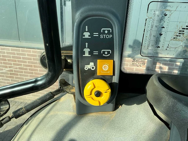 2002 new holland ts100 vierwielaangedreven landbouwtractor - afbeelding 27 van  46