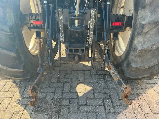 2002 new holland ts100 vierwielaangedreven landbouwtractor - afbeelding 45 van  46