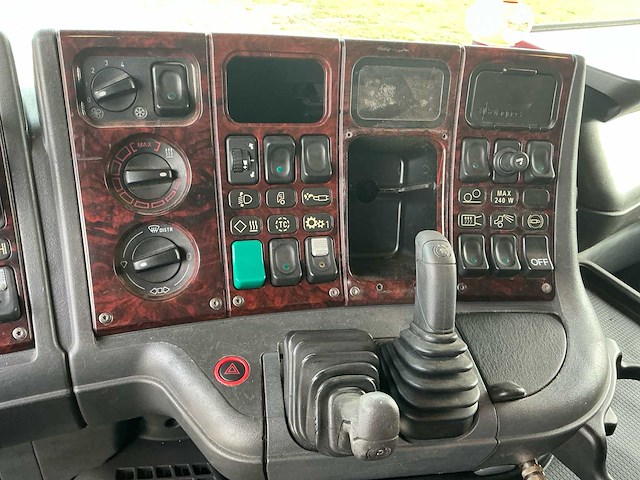 2002 scania 164l 480 vrachtwagen - afbeelding 24 van  46