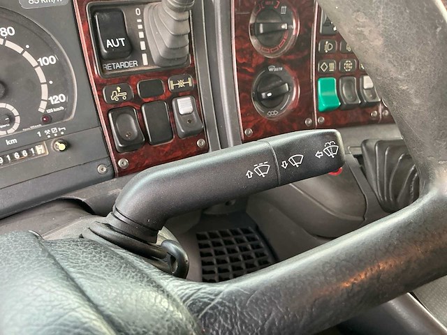 2002 scania 164l 480 vrachtwagen - afbeelding 29 van  46