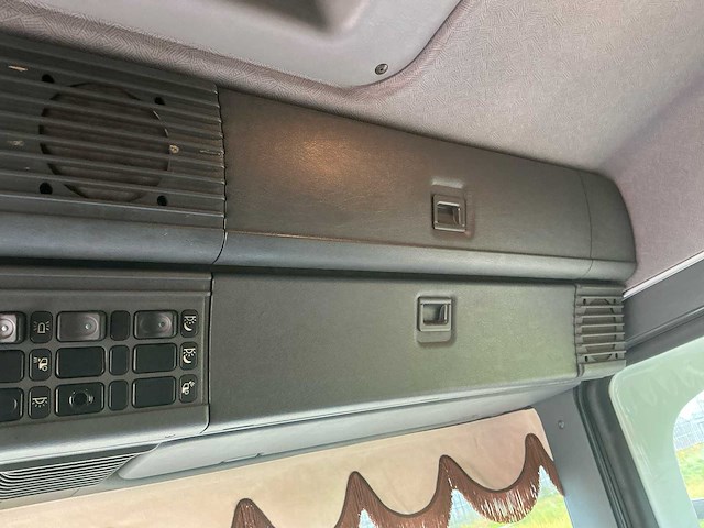 2002 scania 164l 480 vrachtwagen - afbeelding 31 van  46