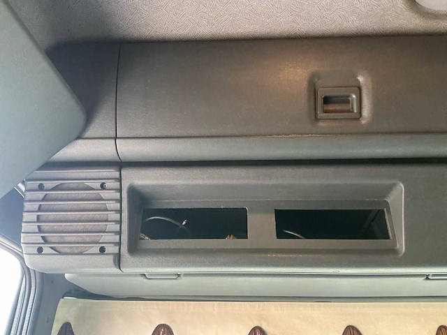 2002 scania 164l 480 vrachtwagen - afbeelding 33 van  46