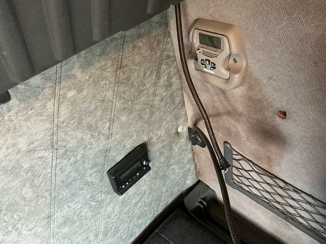 2002 scania 164l 480 vrachtwagen - afbeelding 38 van  46