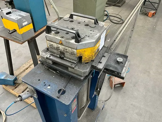 2002 schüco hydraulikpresse pers - afbeelding 7 van  11