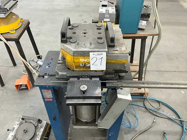 2002 schüco hydraulikpresse pers - afbeelding 8 van  11