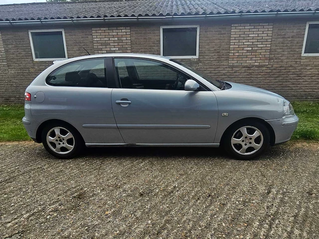 2002 seat ibiza 1.4-16v signo - afbeelding 19 van  23