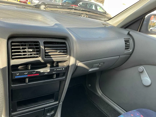 2002 suzuki swift personenauto - afbeelding 29 van  36