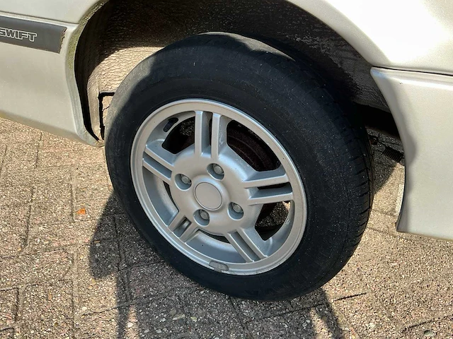 2002 suzuki swift personenauto - afbeelding 2 van  36