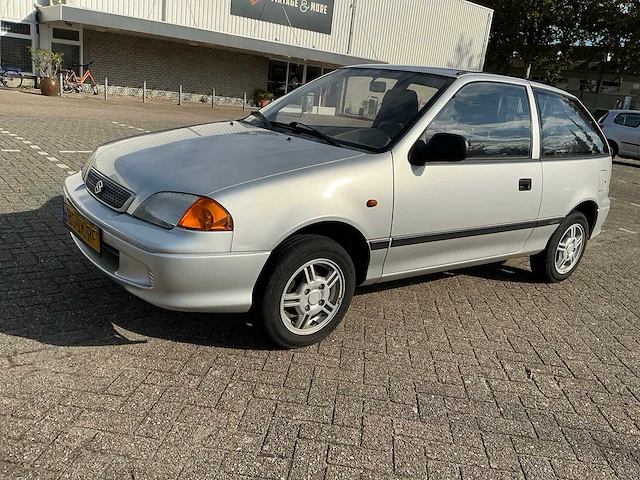 2002 suzuki swift personenauto - afbeelding 1 van  36