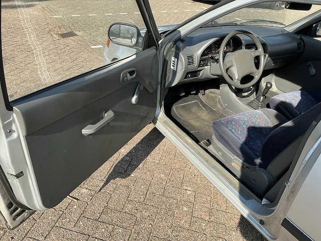 2002 suzuki swift personenauto - afbeelding 16 van  36