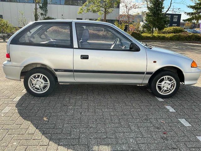 2002 suzuki swift personenauto - afbeelding 31 van  36