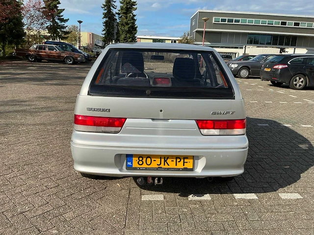 2002 suzuki swift personenauto - afbeelding 33 van  36