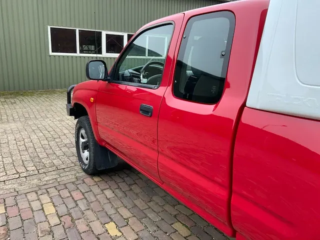 2002 toyota hilux 2.5 d4-d 100 extra bedrijfswagen - afbeelding 2 van  33