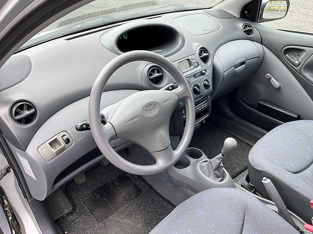 2002 toyota yaris 1.0 personenauto - afbeelding 9 van  28