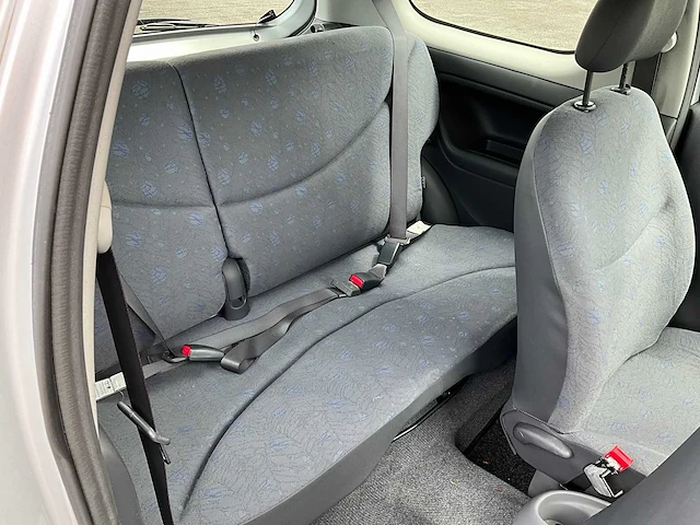 2002 toyota yaris 1.0 personenauto - afbeelding 15 van  28