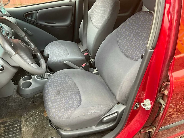 2002 toyota yaris personenauto - afbeelding 2 van  13