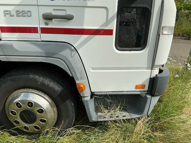 2002 volvo fl220 fl6h42r paardenvrachtwagen - afbeelding 29 van  74