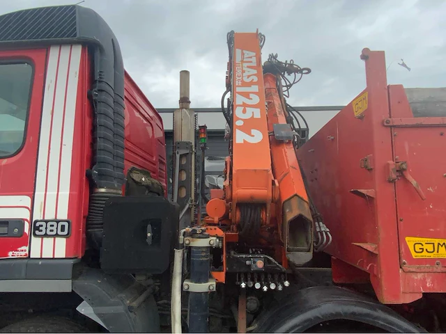 2002 volvo fm12.380 8x4 vrachtwagen tipper met atlas terex 125.2 a2 kraan - afbeelding 21 van  70