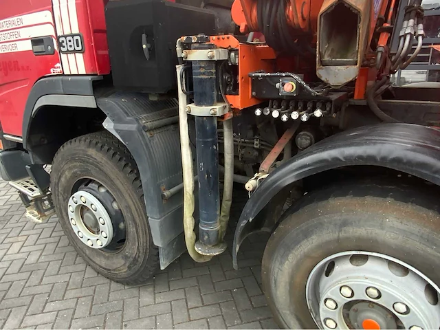 2002 volvo fm12.380 8x4 vrachtwagen tipper met atlas terex 125.2 a2 kraan - afbeelding 27 van  70