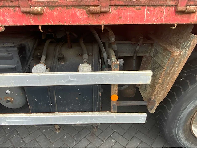 2002 volvo fm12.380 8x4 vrachtwagen tipper met atlas terex 125.2 a2 kraan - afbeelding 31 van  70