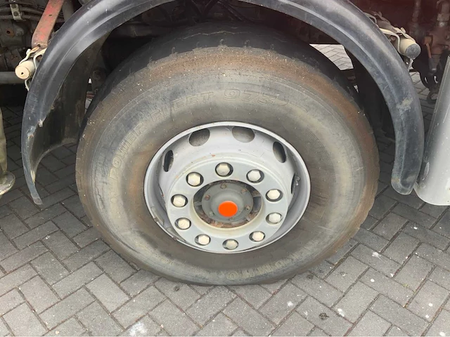 2002 volvo fm12.380 8x4 vrachtwagen tipper met atlas terex 125.2 a2 kraan - afbeelding 32 van  70