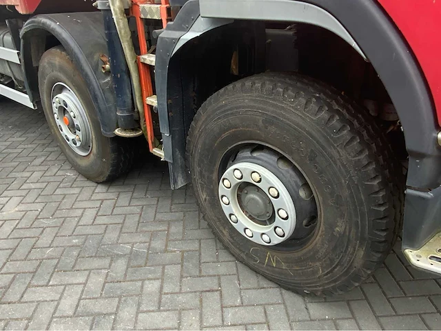 2002 volvo fm12.380 8x4 vrachtwagen tipper met atlas terex 125.2 a2 kraan - afbeelding 35 van  70