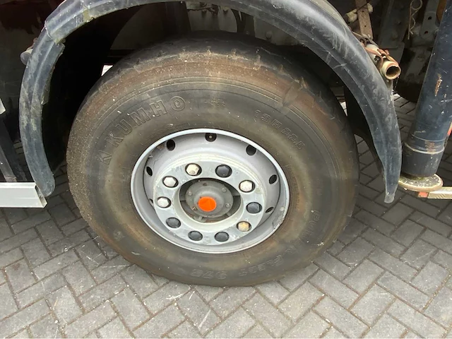 2002 volvo fm12.380 8x4 vrachtwagen tipper met atlas terex 125.2 a2 kraan - afbeelding 38 van  70