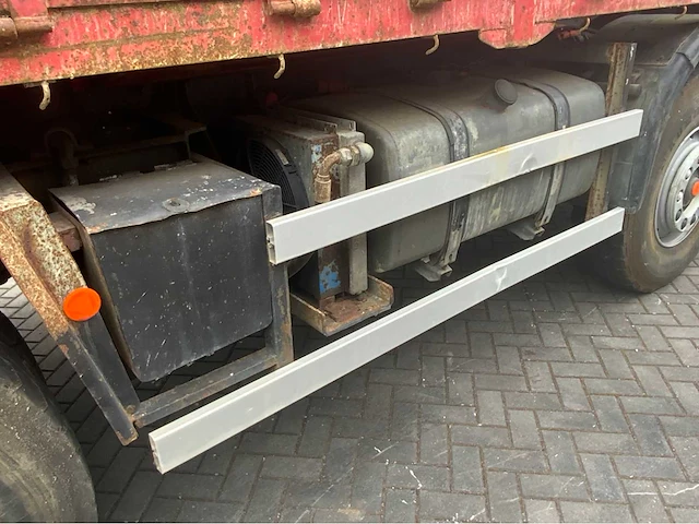 2002 volvo fm12.380 8x4 vrachtwagen tipper met atlas terex 125.2 a2 kraan - afbeelding 41 van  70