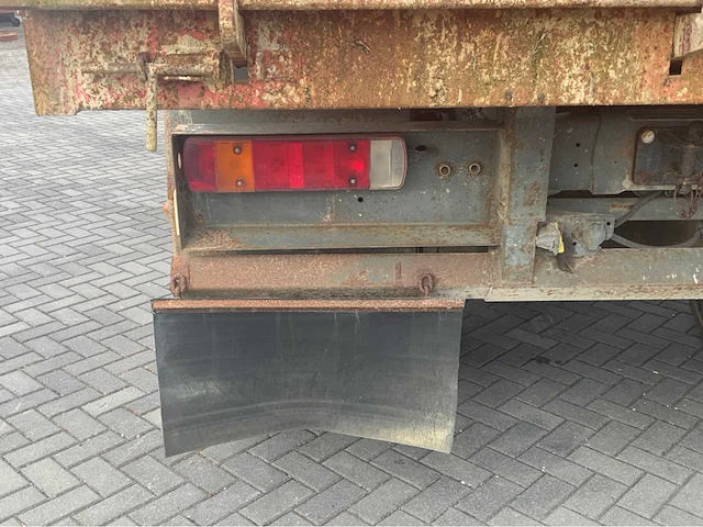 2002 volvo fm12.380 8x4 vrachtwagen tipper met atlas terex 125.2 a2 kraan - afbeelding 52 van  70