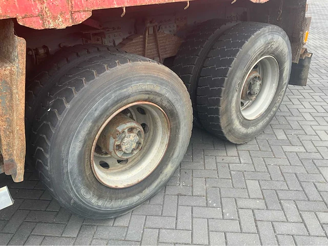 2002 volvo fm12.380 8x4 vrachtwagen tipper met atlas terex 125.2 a2 kraan - afbeelding 55 van  70