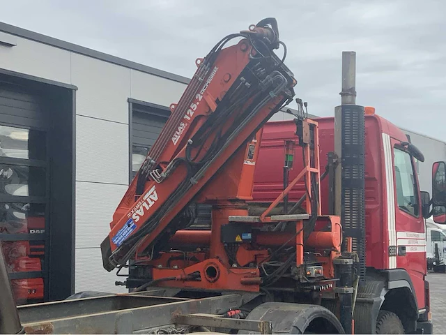 2002 volvo fm12.380 8x4 vrachtwagen tipper met atlas terex 125.2 a2 kraan - afbeelding 64 van  70
