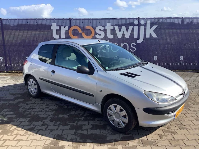 2003 - peugeot - 206 - 1.1 xr - personenauto - afbeelding 4 van  11