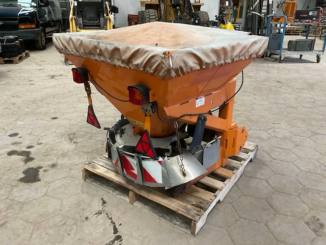 2003 amazonen-werke e+s300 zoutstrooier - afbeelding 1 van  7