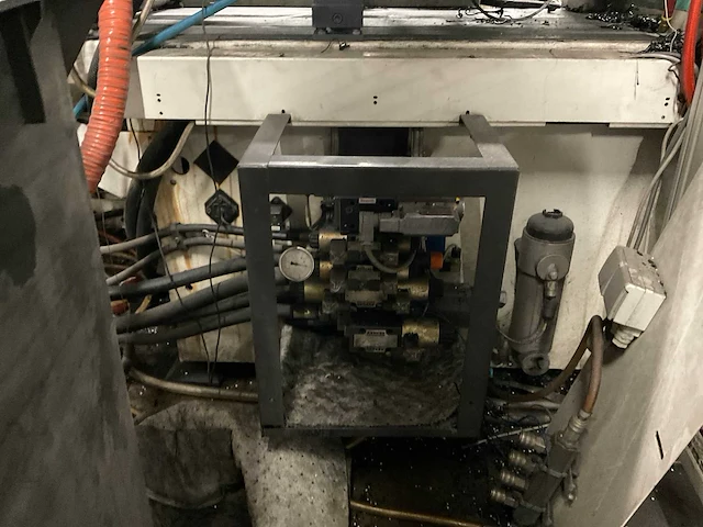 2003 arburg 420c allrounder 1300 -350 spuitgietmachine - afbeelding 16 van  27