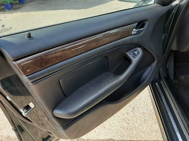 2003 bmw 3-serie touring 320 i personenauto - afbeelding 31 van  36