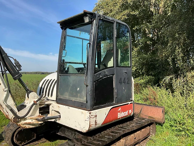 2003 bobcat 442 rupsgraafmachine - afbeelding 24 van  38