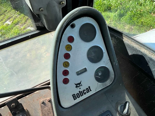 2003 bobcat 442 rupsgraafmachine - afbeelding 29 van  38