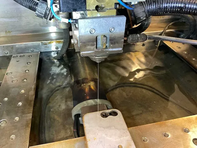 2003 chmer edm cw-532s cnc draadvonkmachine - afbeelding 41 van  57