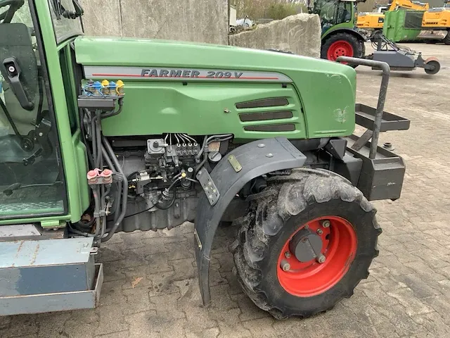 2003 fendt farmer 209v smalspoor- en compacttractor - afbeelding 17 van  28