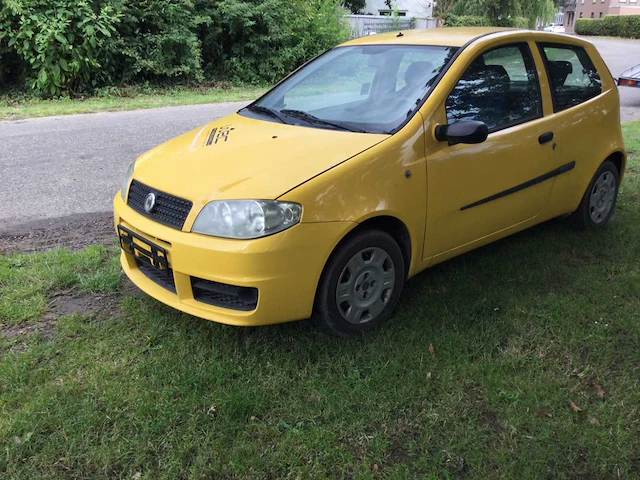 2003 fiat punto personenauto - afbeelding 1 van  12