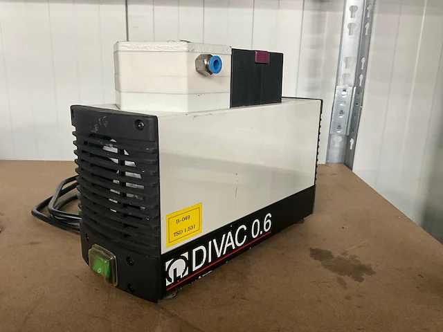 2003 leybold vakuum gmbh divac 0.6 vacuümpomp - afbeelding 1 van  5
