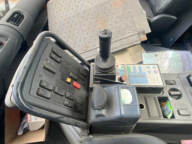 2003 mercedes-benz unimog u300 vrachtwagen 3-zijdige kipper - afbeelding 28 van  45